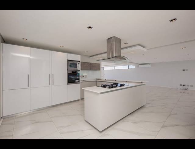 5 BEDROOM HOUSE FOR SALE IN BLOUBERGSTRAND